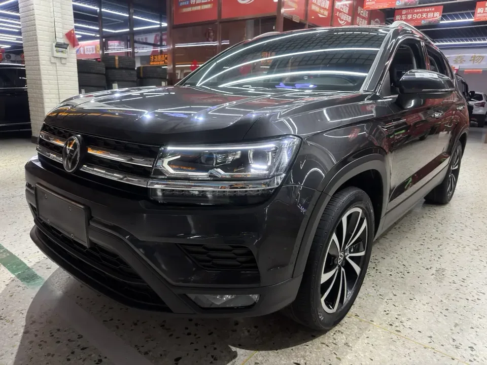 Volkswagen Tharu tuyue 2022 280TSI 2WD Deluxe Edition 2023 — photo 1, buy with delivery to Moscow
