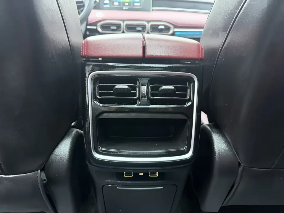 Jetour Jietu X70 PLUS Jietu X70 PLUS 2022 1.5T DCT Premium Edition 7 Seaters 2023 — thumbnail 3