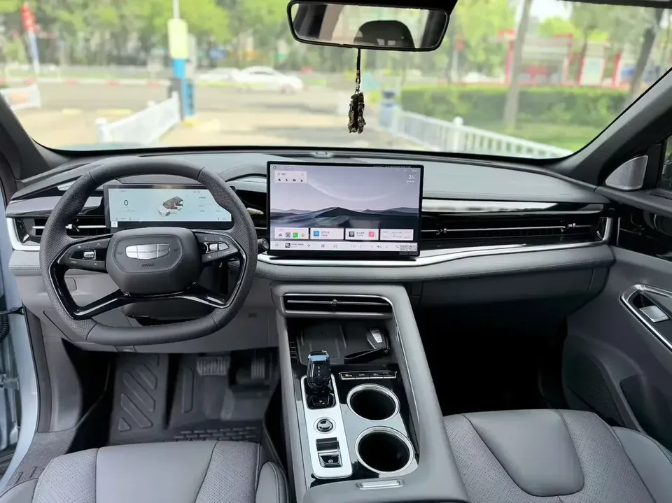 Geely Atlas Boyue 2026 1.5TD Beautiful 2025 — thumbnail 5
