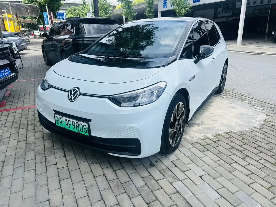Volkswagen ID.3 Volkswagen ID.3 2023 Upgraded Pure Smart Edition 2023 — фото 1, купить с доставкой в Москву