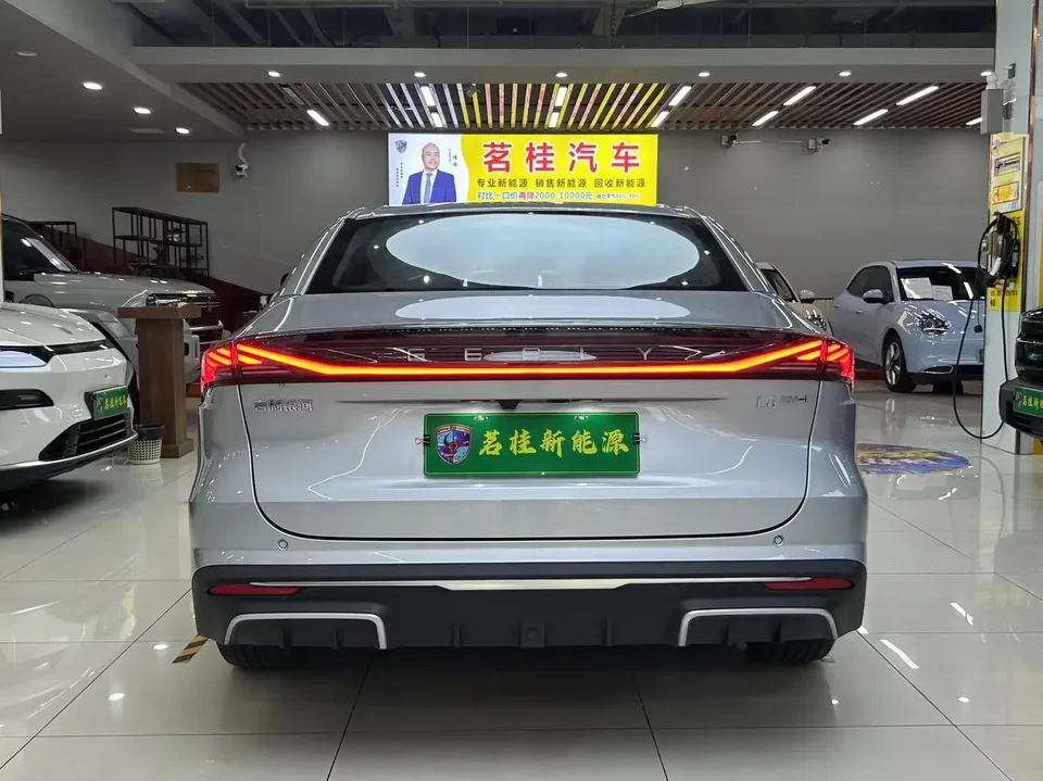 Geely Galaxy L6 Galaxy L6 2025 1.5 EM-i DHT 140KM Starship Edition 2025 — thumbnail 2