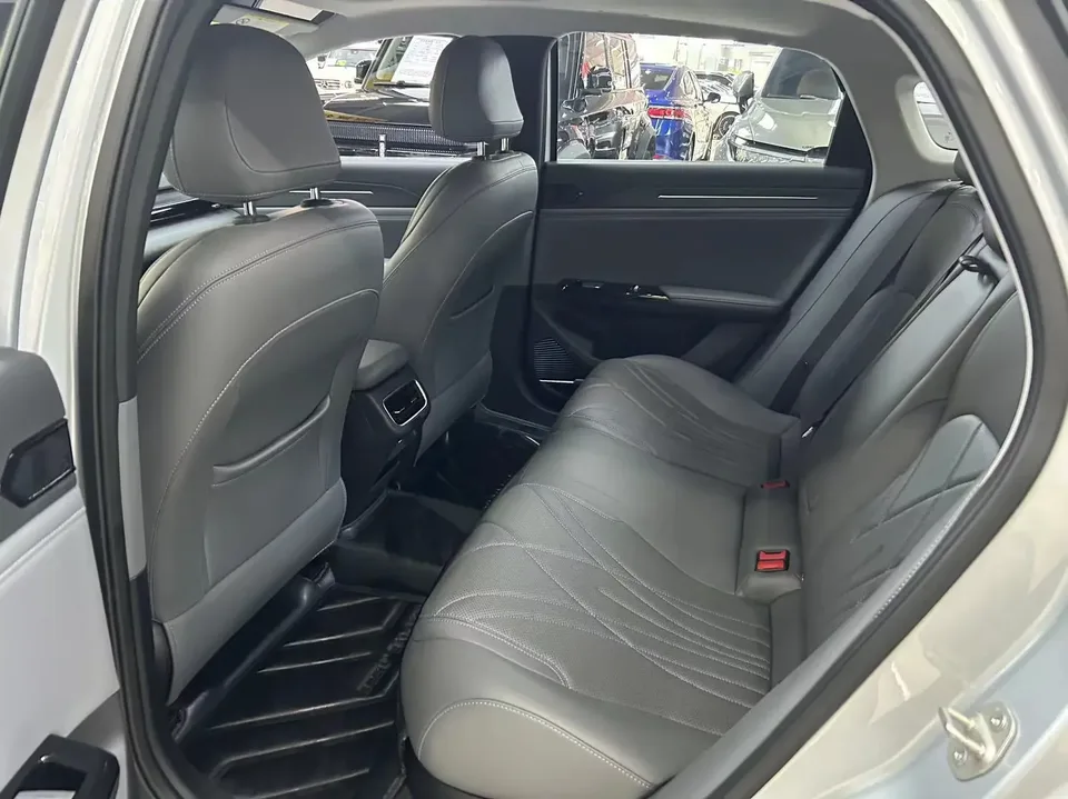 Geely Galaxy L6 Galaxy L6 2025 1.5 EM-i DHT 140KM Starship Edition 2025 — thumbnail 4