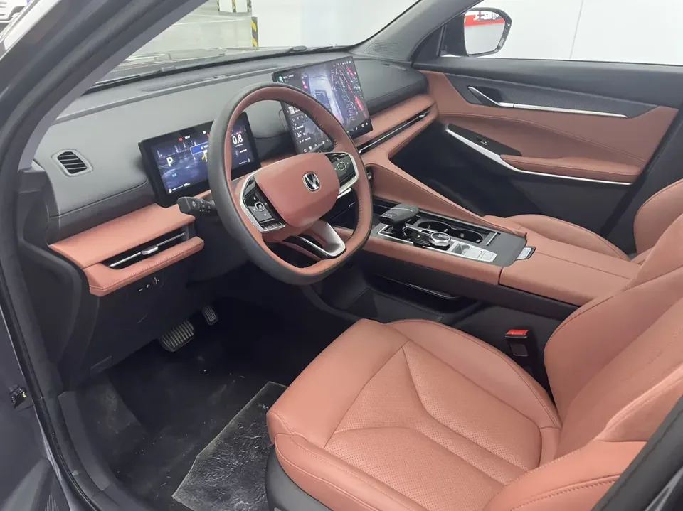 Changan CS75PLUS Changan CS75 PLUS 2026 Smart Champion Edition 1.5T New Blue Whale Smart Navigation Model 2025 — thumbnail 3