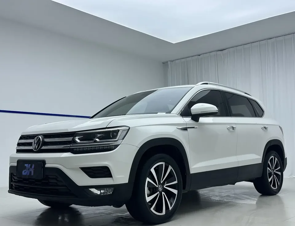 Volkswagen Tharu tuyue 2022 280TSI 2WD Deluxe Edition 2022 — photo 1, buy with delivery to Moscow