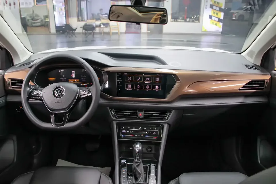 Volkswagen Tharu tuyue 2022 280TSI 2WD Deluxe Edition 2022 — thumbnail 4