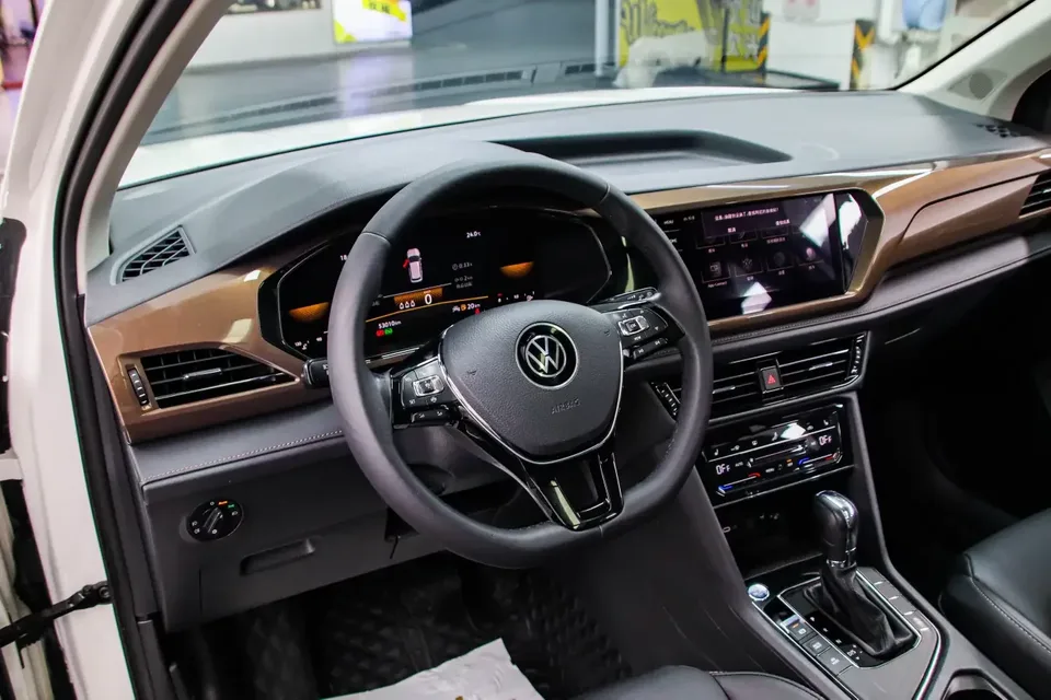 Volkswagen Tharu tuyue 2022 280TSI 2WD Deluxe Edition 2022 — thumbnail 5