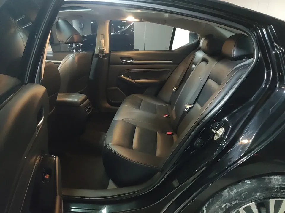 Nissan Altima Sound of nature 2022 2.0L XL-TLS Enjoy Edition 2023 — thumbnail 3