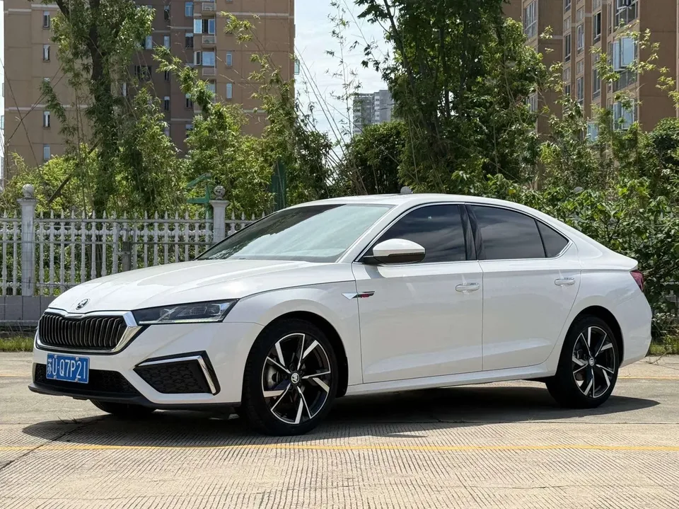Skoda Octavia Octavia 2022 PRO TSI280 DSG Premium Edition 2022 — photo 1, buy with delivery to Moscow
