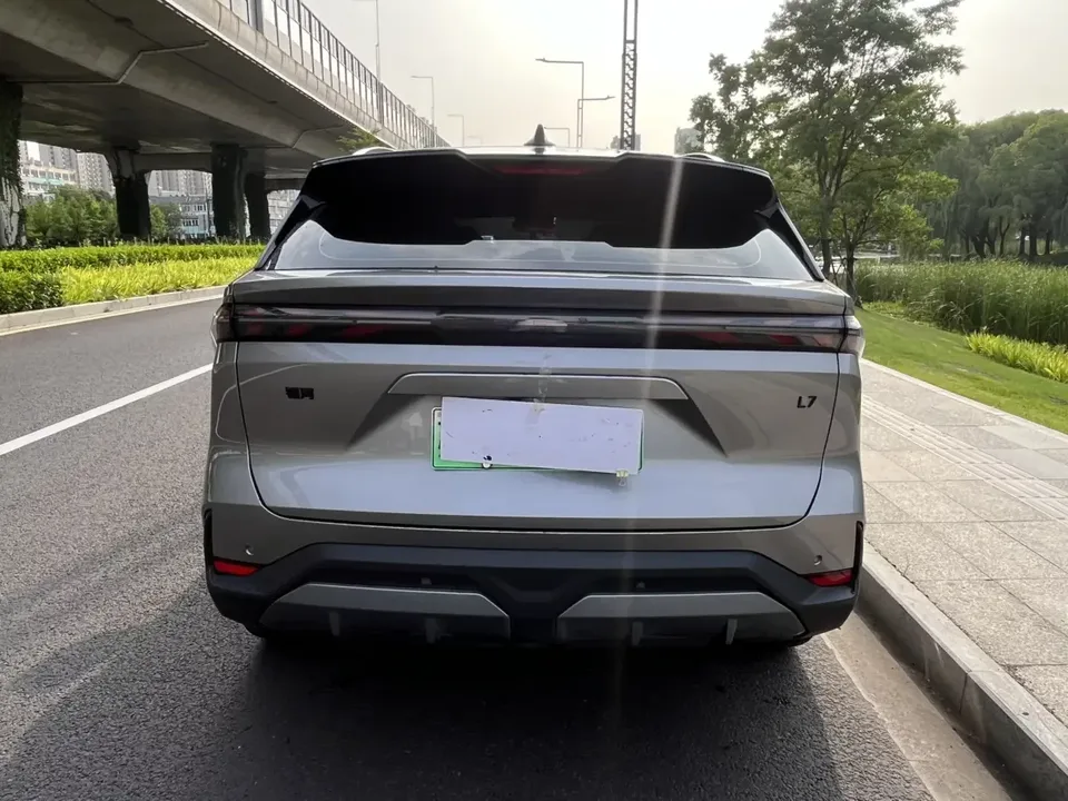 Geely Galaxy L7 Galaxy L7 2023 1.5T DHT 115km Starship 2023 — миниатюра 2