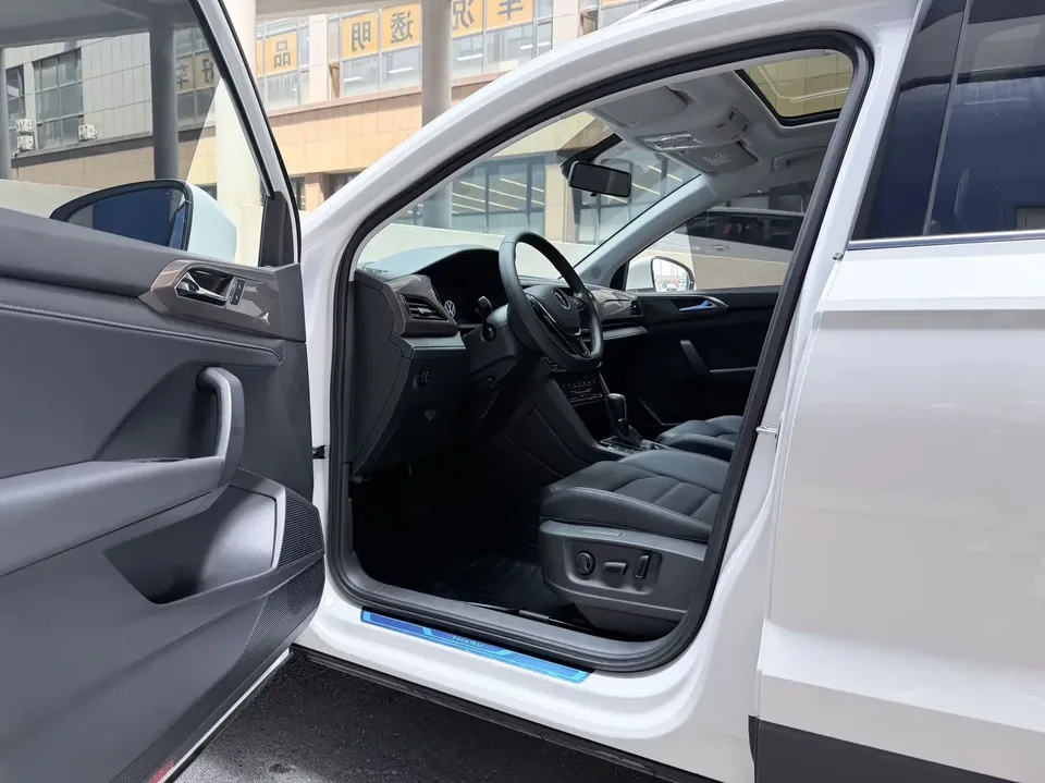Volkswagen Tharu tuyue 2022 280TSI 2WD Deluxe Edition 2022 — thumbnail 4