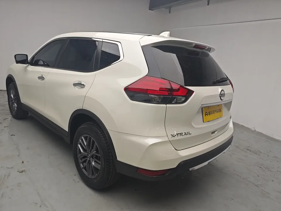 Nissan X-Trail Qijun 2025 Honor 2.0L 2WD Leading Edition 2026 — thumbnail 2
