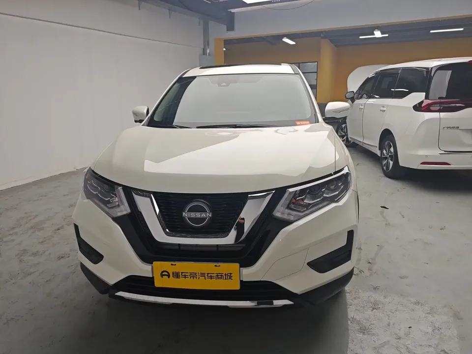 Nissan X-Trail Qijun 2025 Honor 2.0L 2WD Leading Edition 2026 — photo 1, buy with delivery to Moscow