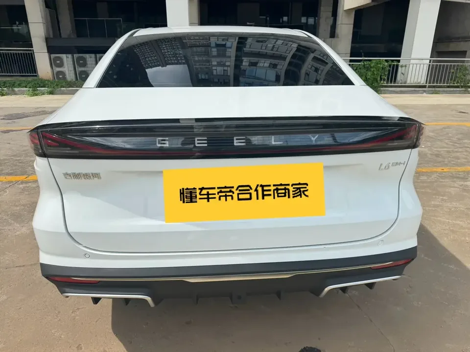 Geely Galaxy L6 Galaxy L6 2025 1.5 EM-i DHT 140KM Long-distance Version 2025 — thumbnail 2