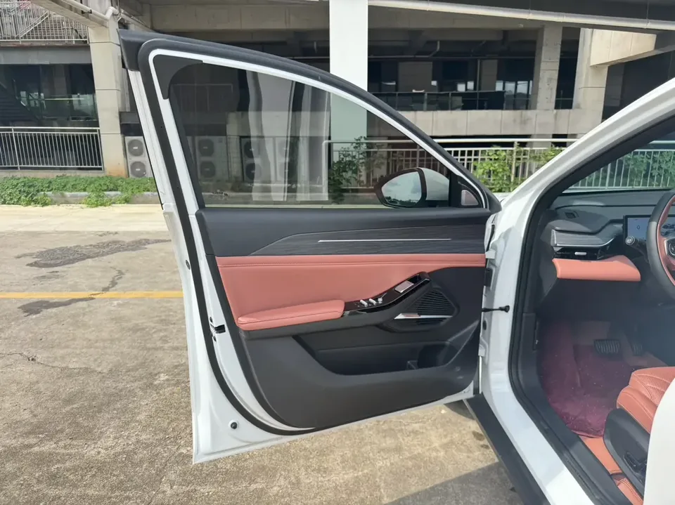 Geely Galaxy L6 Galaxy L6 2025 1.5 EM-i DHT 140KM Long-distance Version 2025 — thumbnail 4