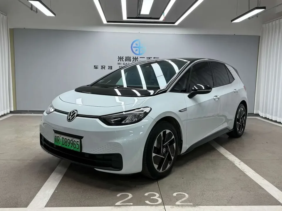Volkswagen ID.3 Volkswagen ID.3 2023 Pure Smart Edition 2023 — photo 1, buy with delivery to Moscow