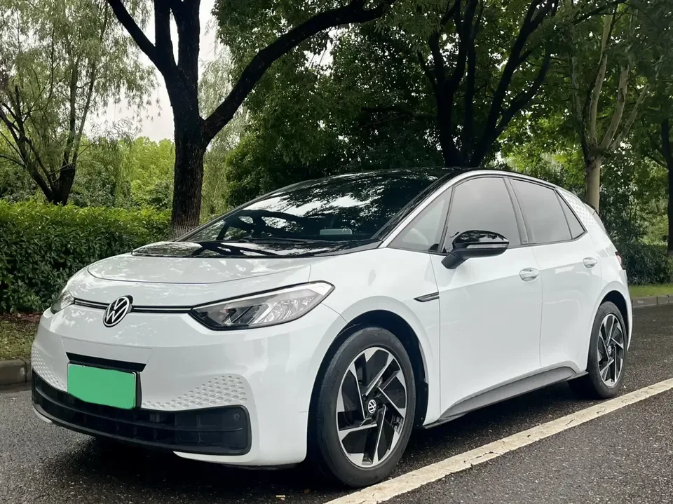 Volkswagen ID.3 Volkswagen ID.3 2023 Pure Smart Edition 2024 — photo 1, buy with delivery to Moscow