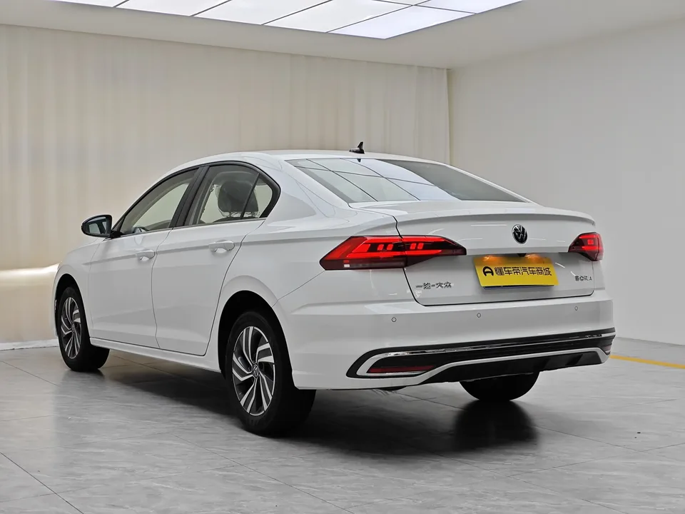 Volkswagen Bora Bora 2026 200TSI DSG Joyride Navigation Edition 2026 — миниатюра 2