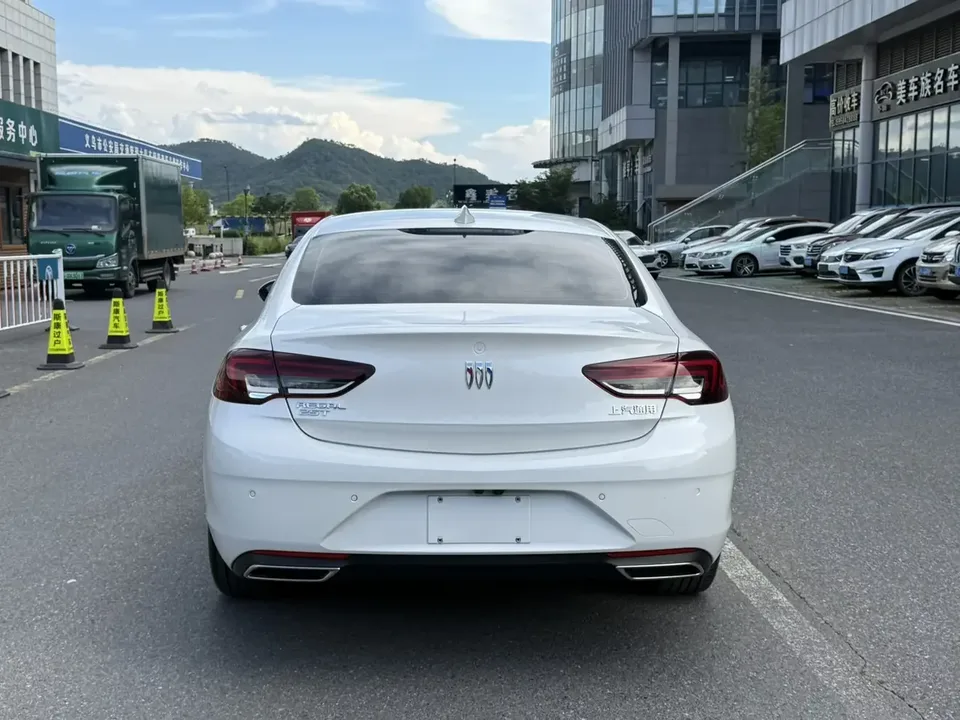 Buick Majesty Majesty 2024 25T Super Edition 2024 — миниатюра 2