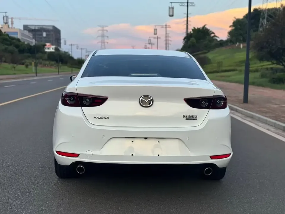 Mazda Axela Mazda3 Angkesela 2023 2.0L Automatic Elegant Edition 2022 — thumbnail 2