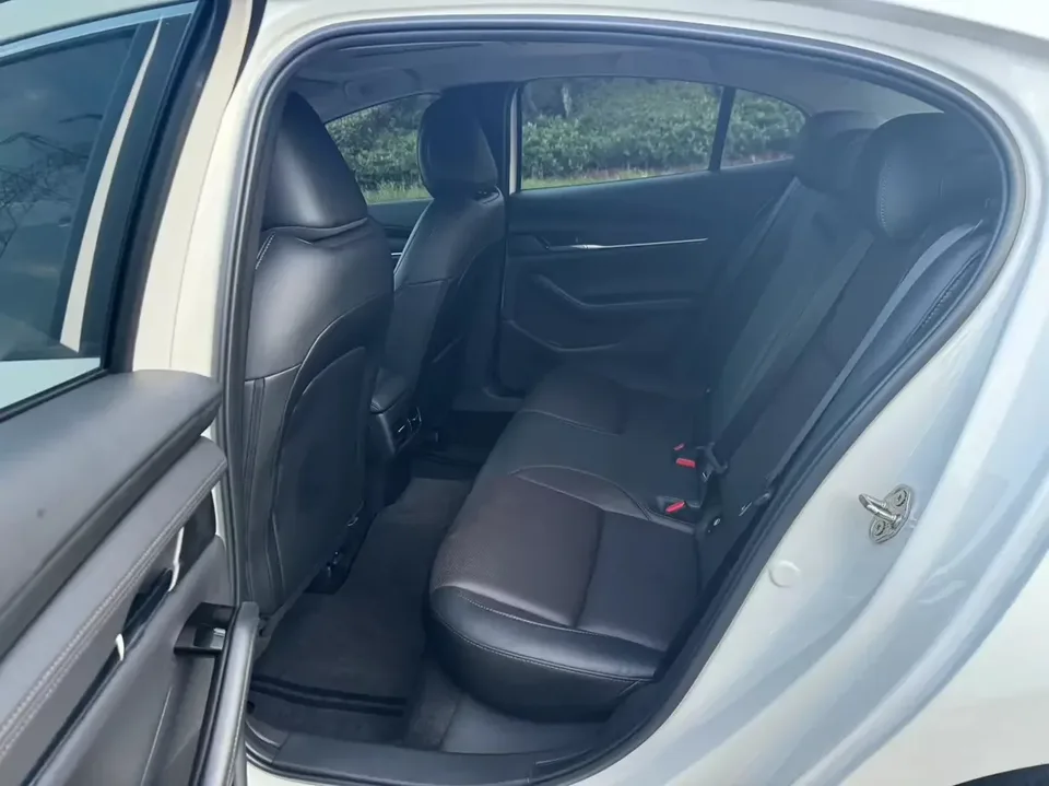 Mazda Axela Mazda3 Angkesela 2023 2.0L Automatic Elegant Edition 2022 — thumbnail 3