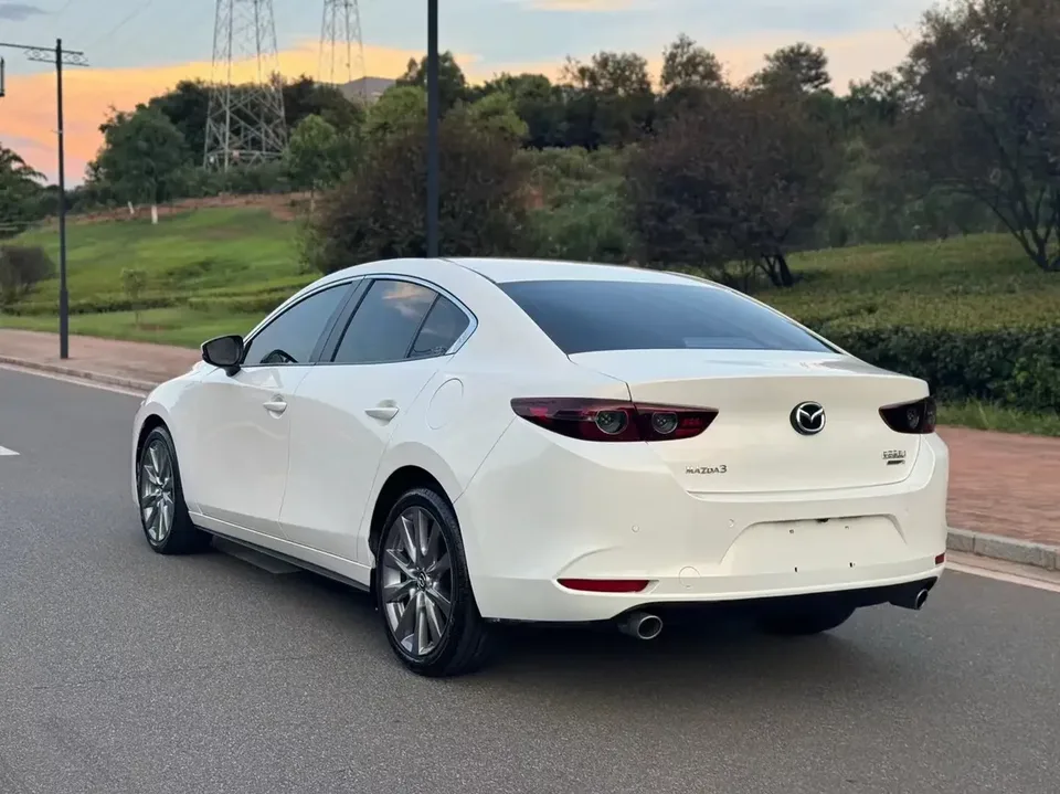 Mazda Axela Mazda3 Angkesela 2023 2.0L Automatic Elegant Edition 2022 — thumbnail 4
