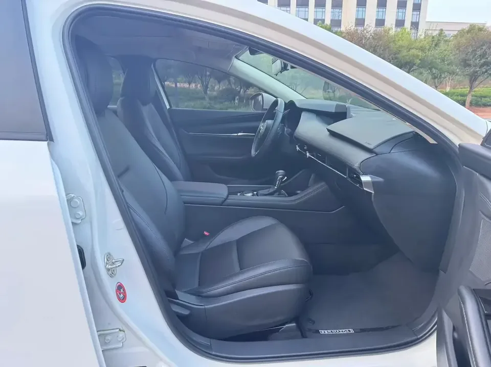 Mazda Axela Mazda3 Angkesela 2023 2.0L Automatic Elegant Edition 2022 — thumbnail 5