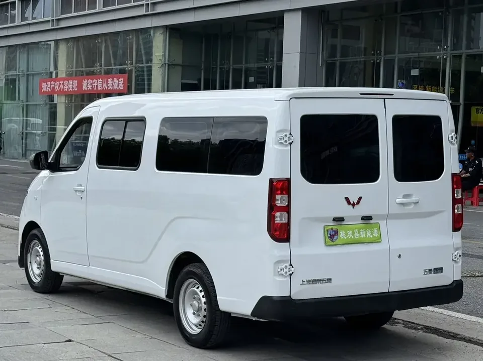 Wuling Yangguang Wuling Yangguang 2024 300km Comfortable Bus Version 75kW 2025 — thumbnail 2