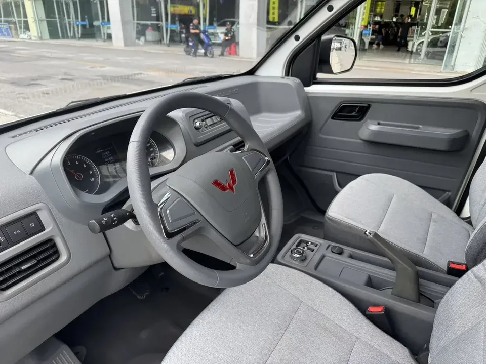 Wuling Yangguang Wuling Yangguang 2024 300km Comfortable Bus Version 75kW 2025 — thumbnail 5