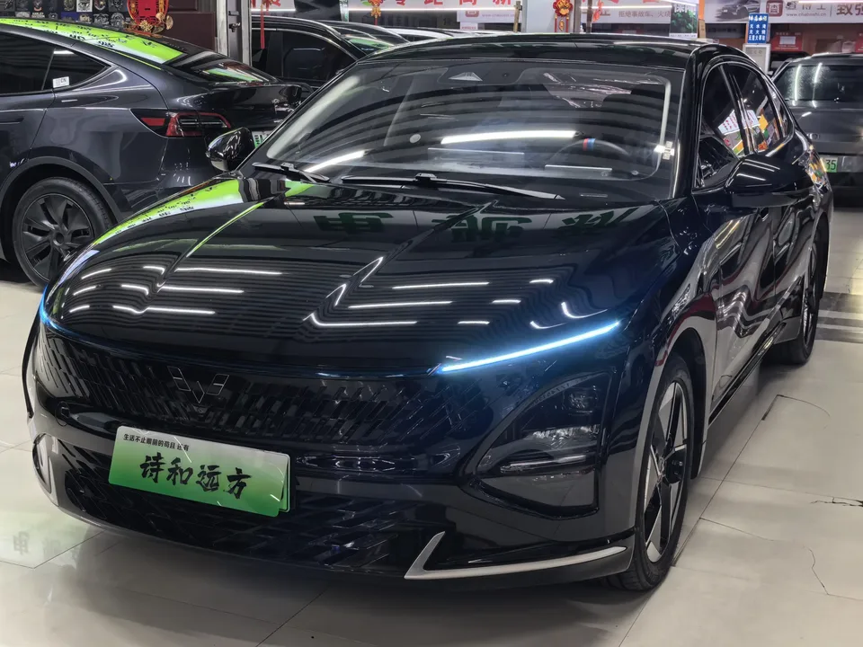 Wuling Starlight PHEV Wuling Starlight PHEV 2024 Co-creation version 150 Advanced version 2025 — photo 1, buy with delivery to Moscow