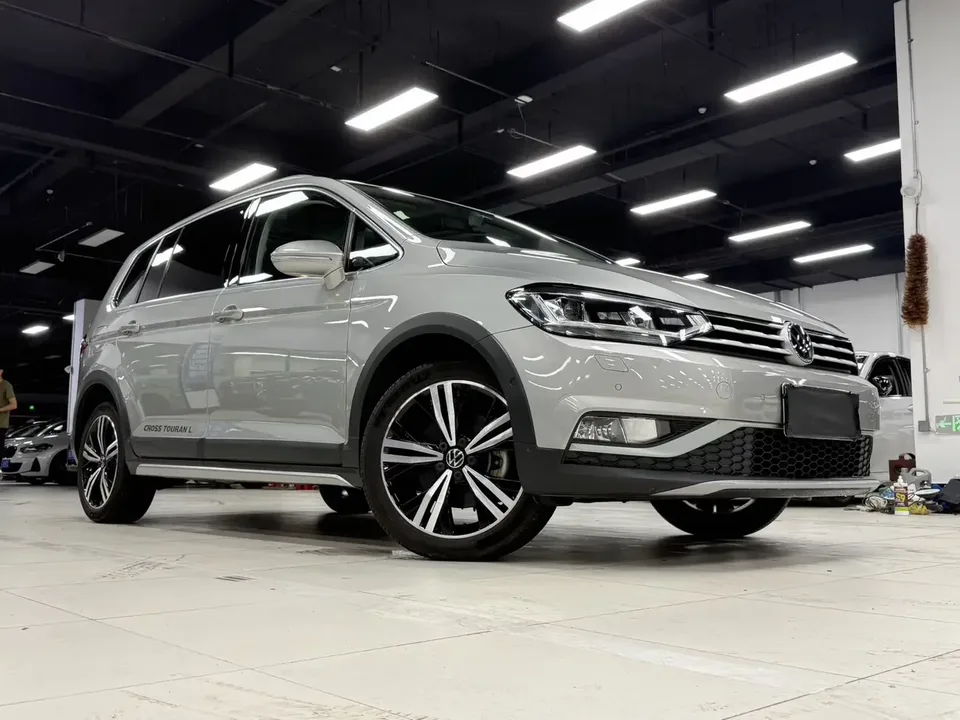 Volkswagen Touran L Touran L 2022 280TSI DSG Tuojie Deluxe Edition 7 Seaters 2022 — thumbnail 3