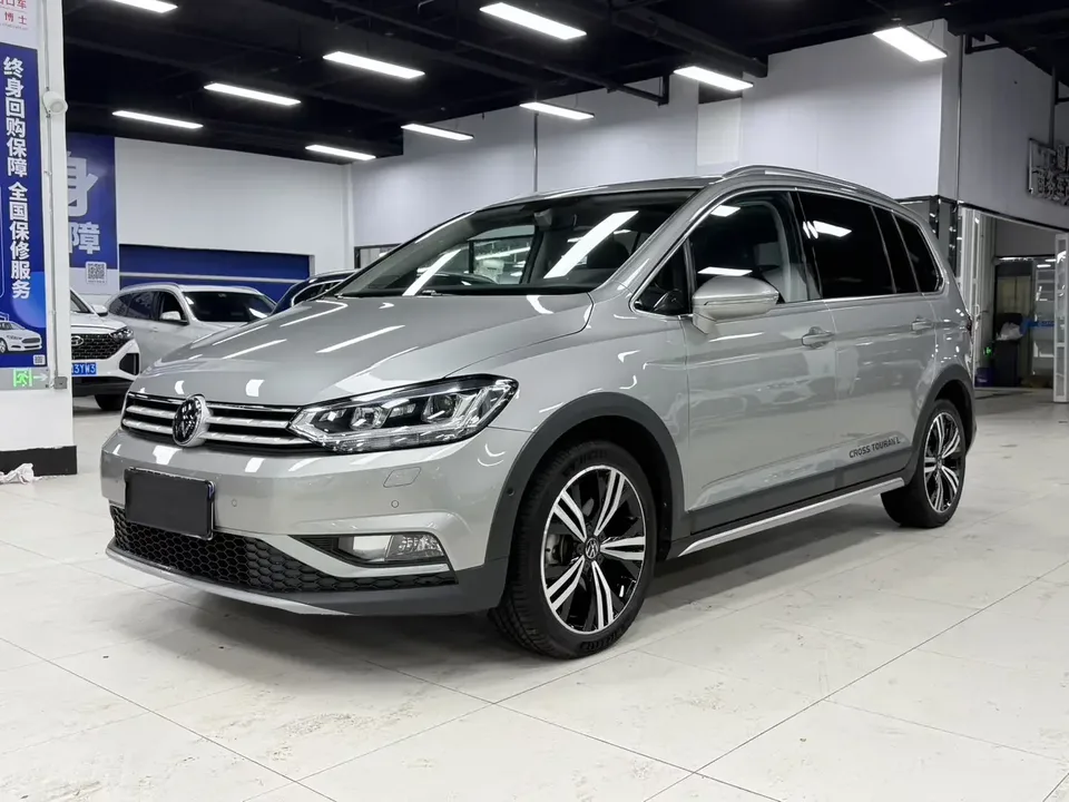 Volkswagen Touran L Touran L 2022 280TSI DSG Tuojie Deluxe Edition 7 Seaters 2022 — photo 1, buy with delivery to Moscow