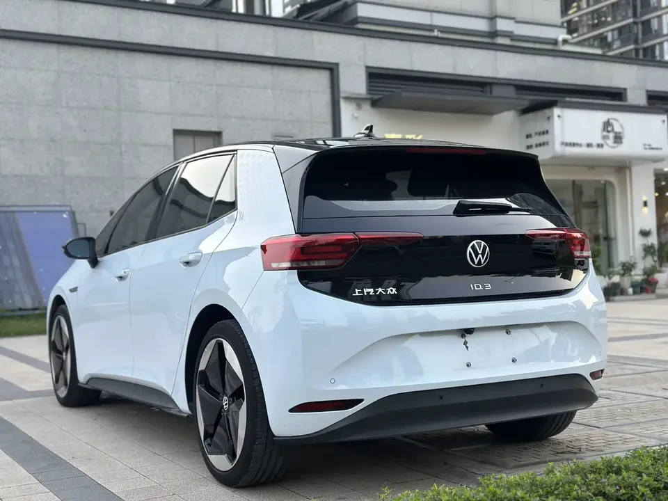 Volkswagen ID.3 Volkswagen ID.3 2023 Pure Smart Edition 2024 — photo 1, buy with delivery to Moscow