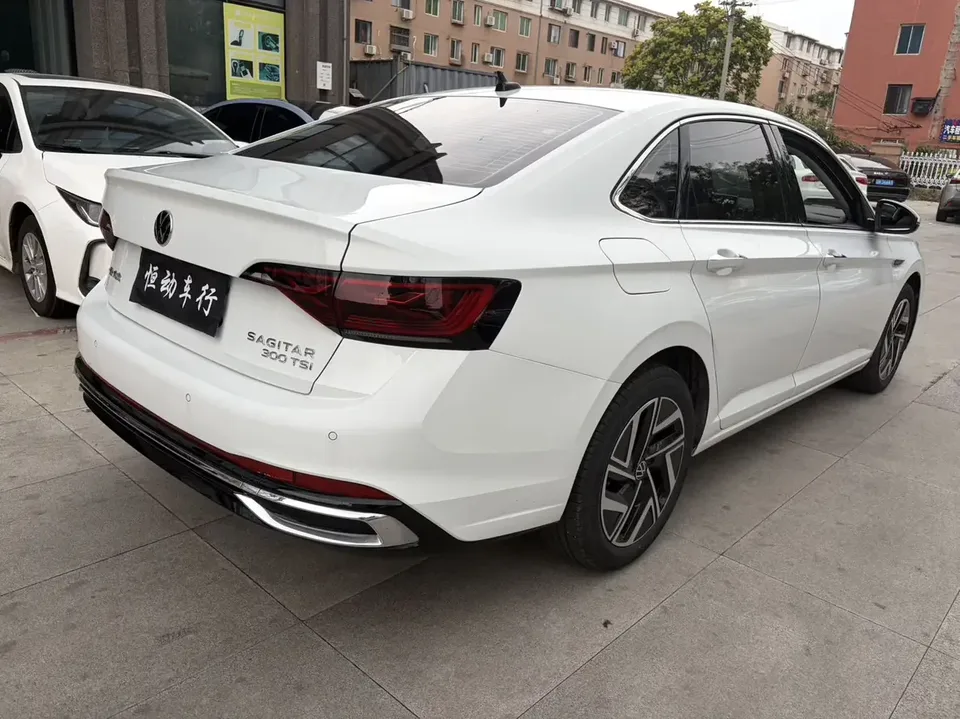Volkswagen Sagitar Sagitar 2023 300TSI DSG Beyond Edition 2023 — thumbnail 2