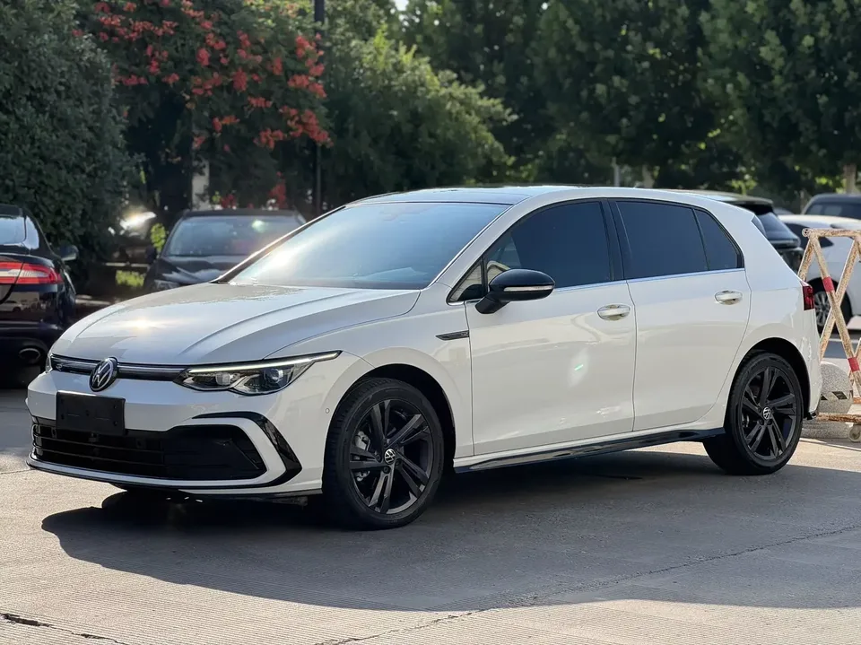 Volkswagen Golf golf 2023 280TSI DSG R-Line Lite 2023 — фото 1, купить с доставкой в Москву