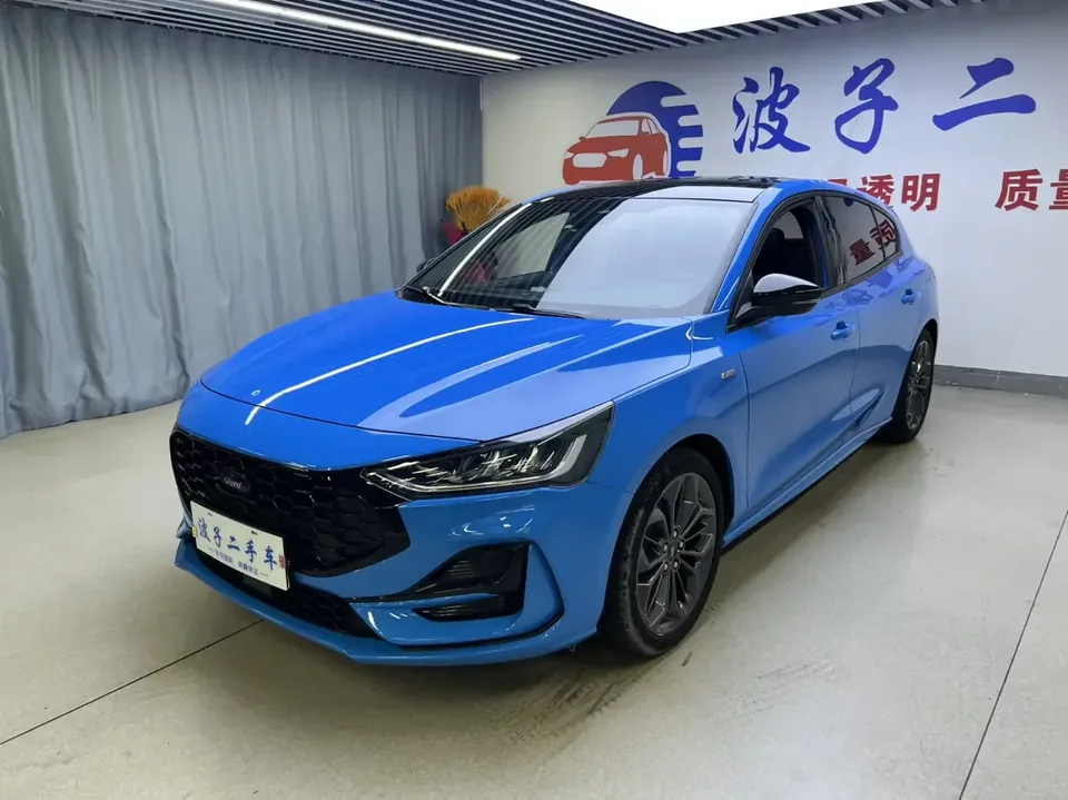 Ford Focus fox 2022 Hatchback EcoBoost 180 Automatic ST Line 2022 — photo 1, buy with delivery to Moscow