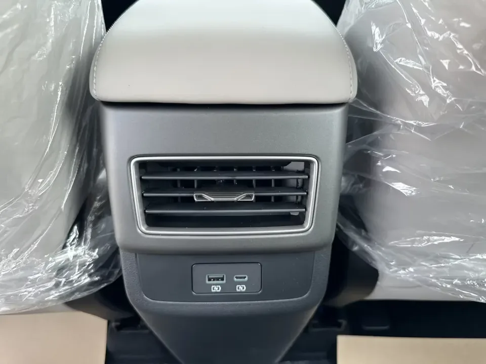 BYD Yuan Up Yuan UP 2025 301KM Pilot 2026 — миниатюра 3