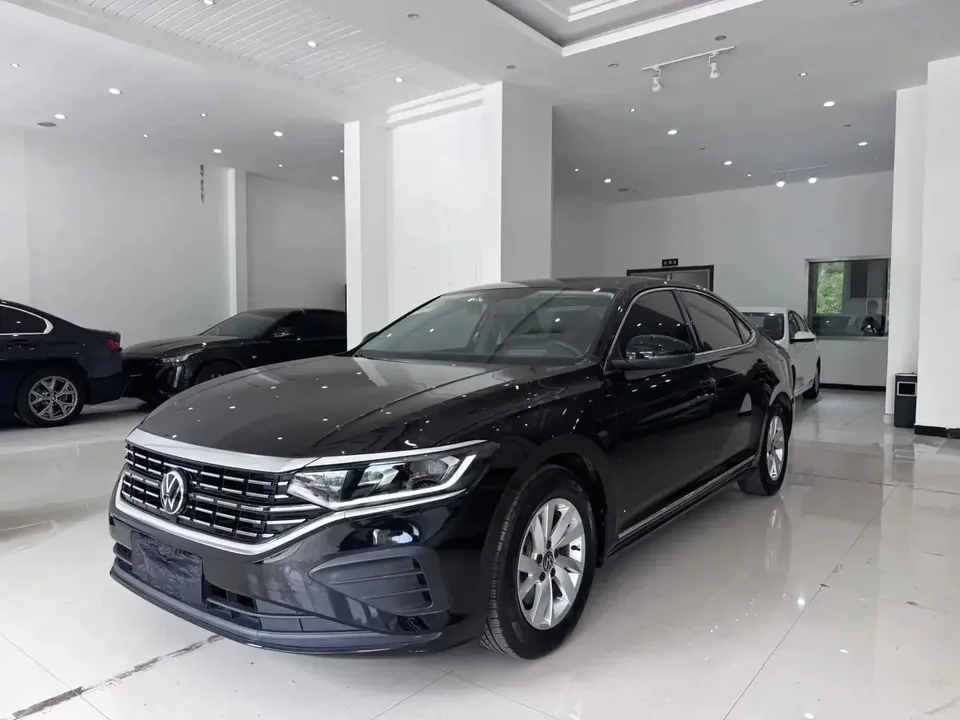 Volkswagen Passat Passat 2022 280TSI Business Edition 2023 — photo 1, buy with delivery to Moscow