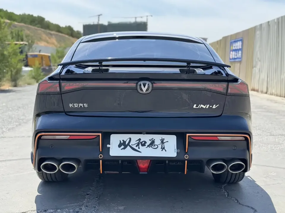 Changan UNI-V Changan UNI-V 2022 1.5T Sports Edition 2022 — миниатюра 2