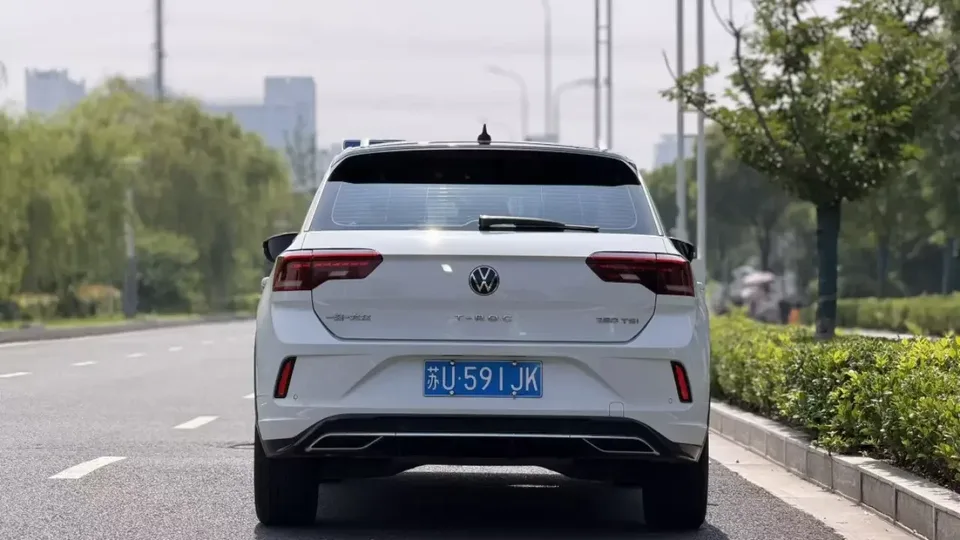 Volkswagen T-Roc TANG 2022 280TSI DSG 2WD R-Line Pro PLUS 2023 — thumbnail 2