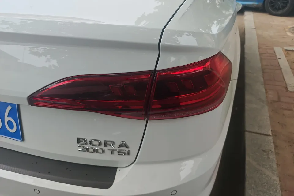 Volkswagen Bora Bora 2025 200TSI DSG Joy Travel PRO Edition 2025 — thumbnail 2