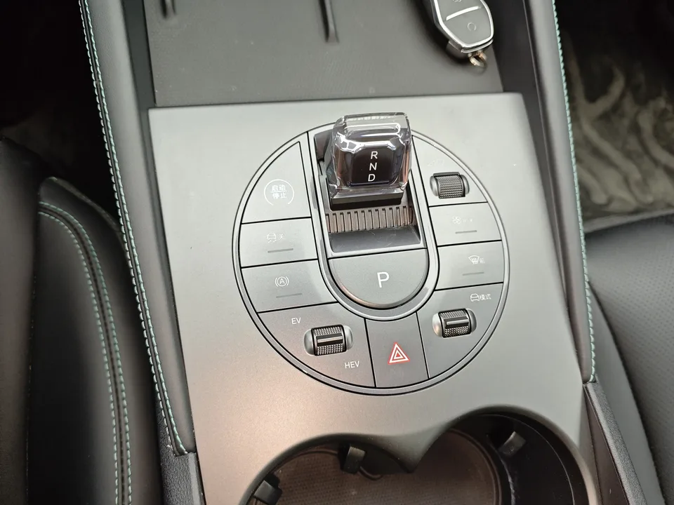 BYD Seal 06DM Seal 06DM 2024 DM-i 120KM Premium 2024 — миниатюра 4