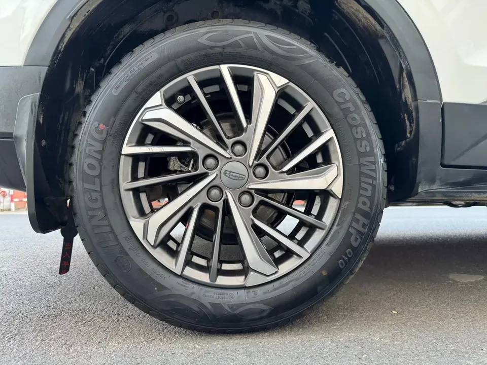 Geely Coolray SX11 Binyue 2023 1.4T Manual Gold Edition 2024 — thumbnail 3