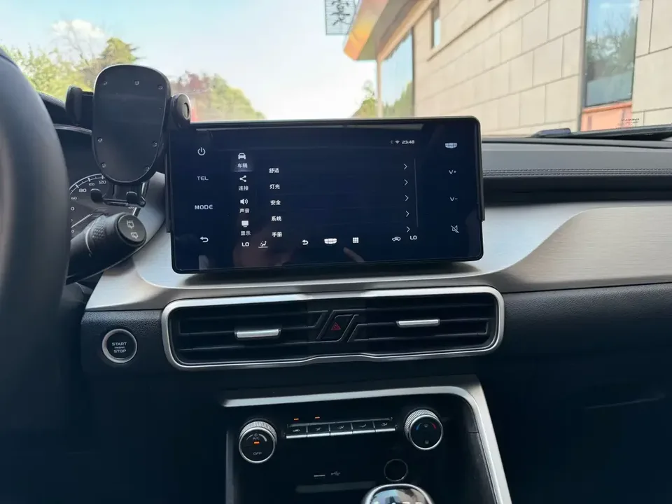Geely Coolray SX11 Binyue 2023 1.4T Manual Gold Edition 2024 — thumbnail 4
