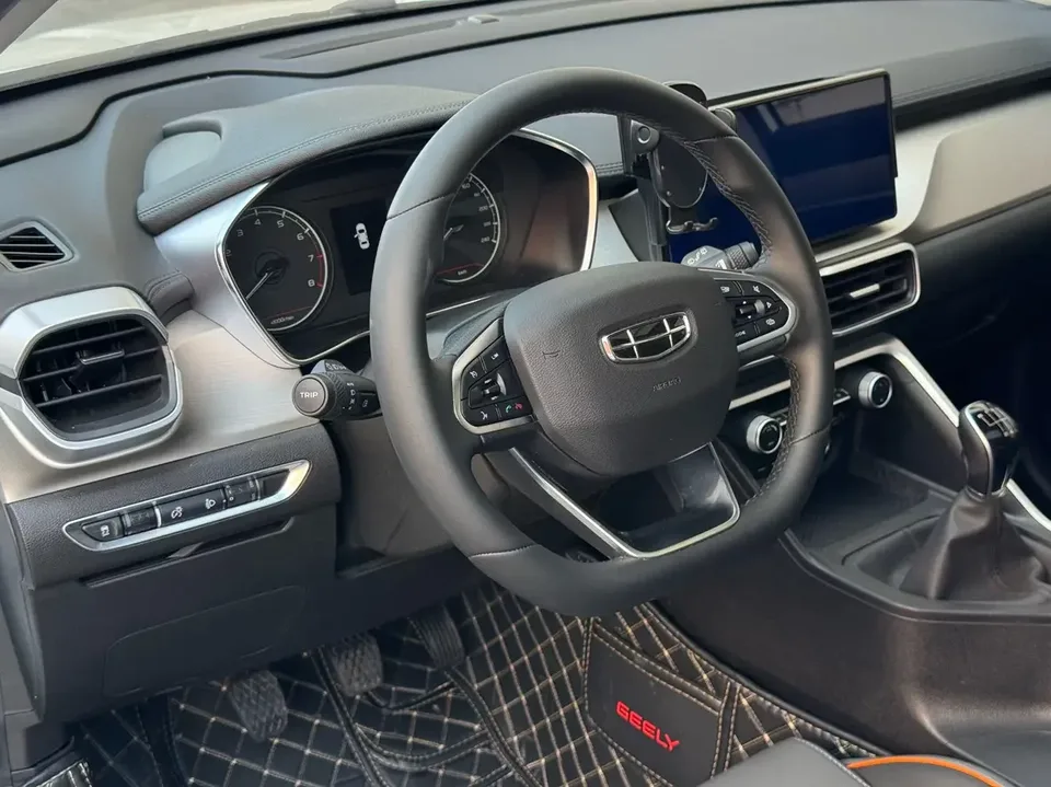 Geely Coolray SX11 Binyue 2023 1.4T Manual Gold Edition 2024 — thumbnail 5