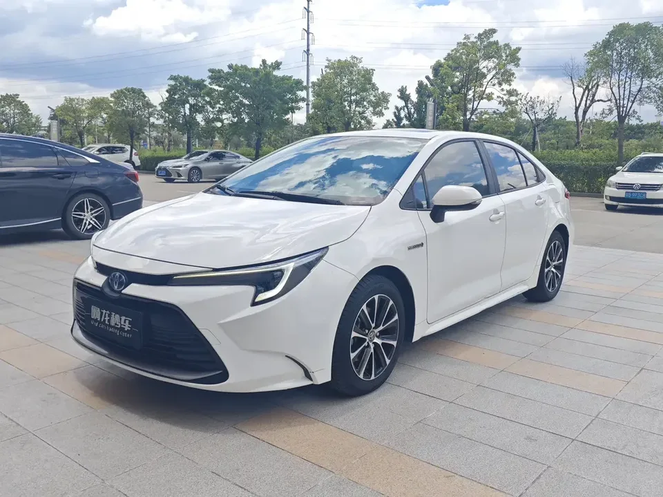 Toyota Levin Lei Ling 2023 Hybrid 1.8L Deluxe Edition 2023 — photo 1, buy with delivery to Moscow
