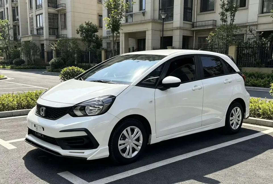 Honda FIT Fit 2023 1.5L CVT Trendy Edition 2023 — photo 1, buy with delivery to Moscow