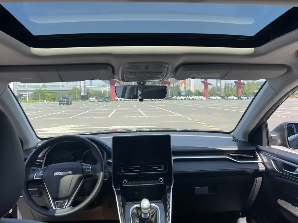 Haval M6 Haval M6 2021 PLUS 1.5T Manual Luxury Smart Connection 2023 — thumbnail 4