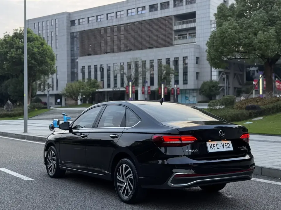 Volkswagen Lavida Lavida 2023 300TSI DSG Full Elegance Edition 2024 — thumbnail 2