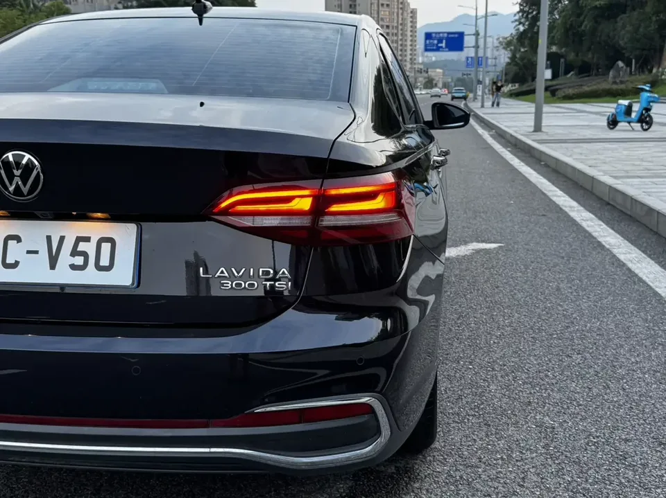 Volkswagen Lavida Lavida 2023 300TSI DSG Full Elegance Edition 2024 — thumbnail 4