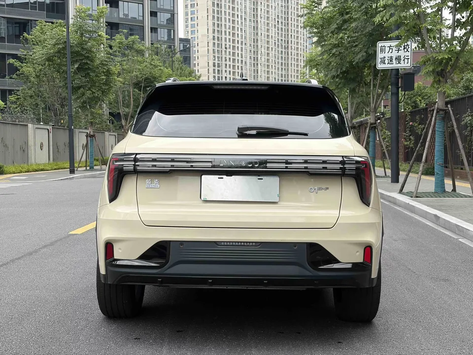 Lynk & Co 01 Lynk & Co 01 2023 EM-F PM 2022 — thumbnail 4